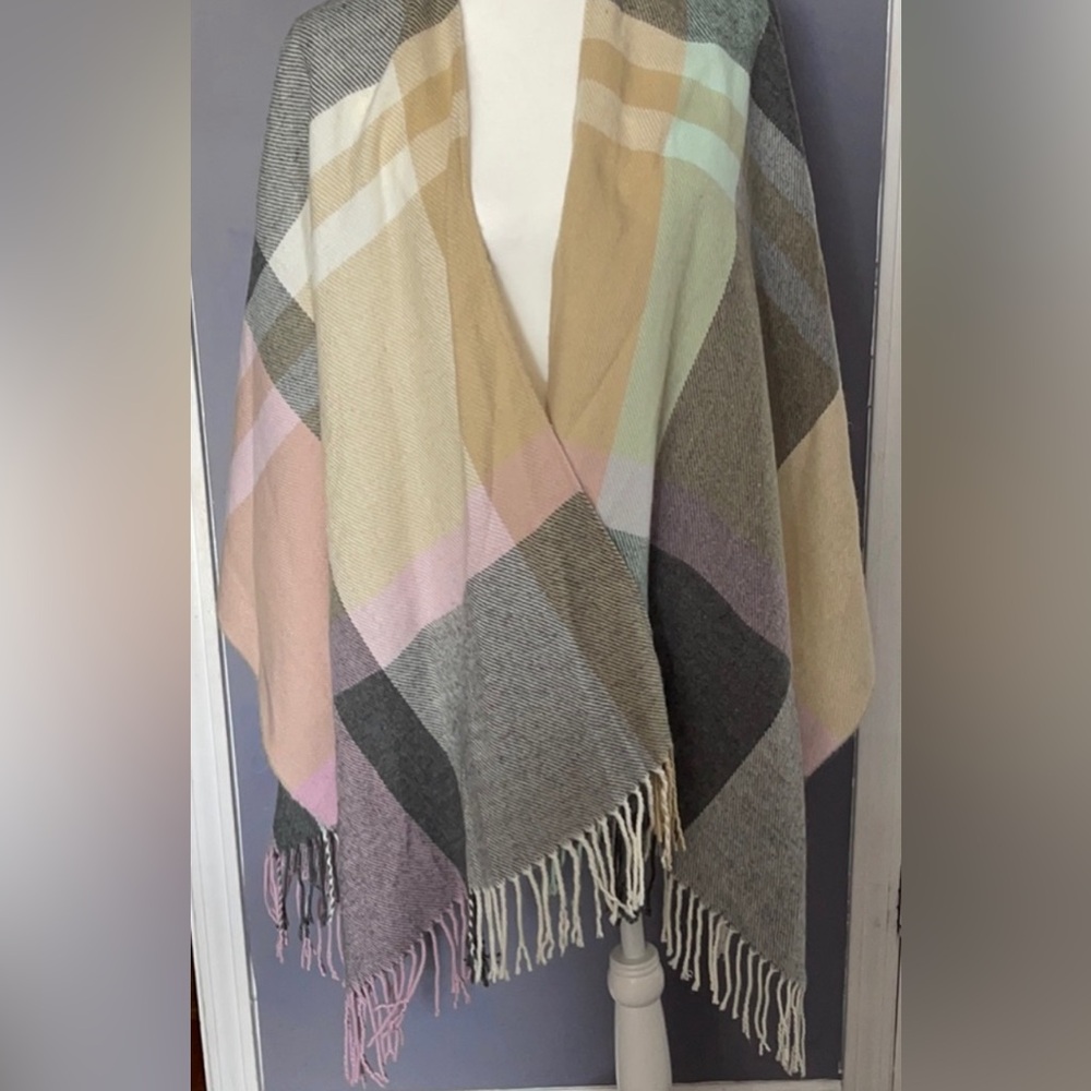 Steve Madden plaid fringe wrap one size Oversized blanket wrap plaid multicolor